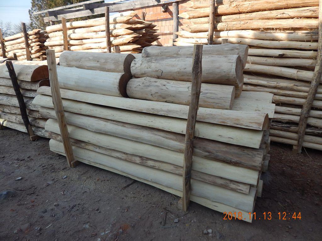 Rundhölzer aus Akazie (geschliffen, naturgewachsen) Rundhölzer aus Akazie (geschliffen, naturgewachsen)