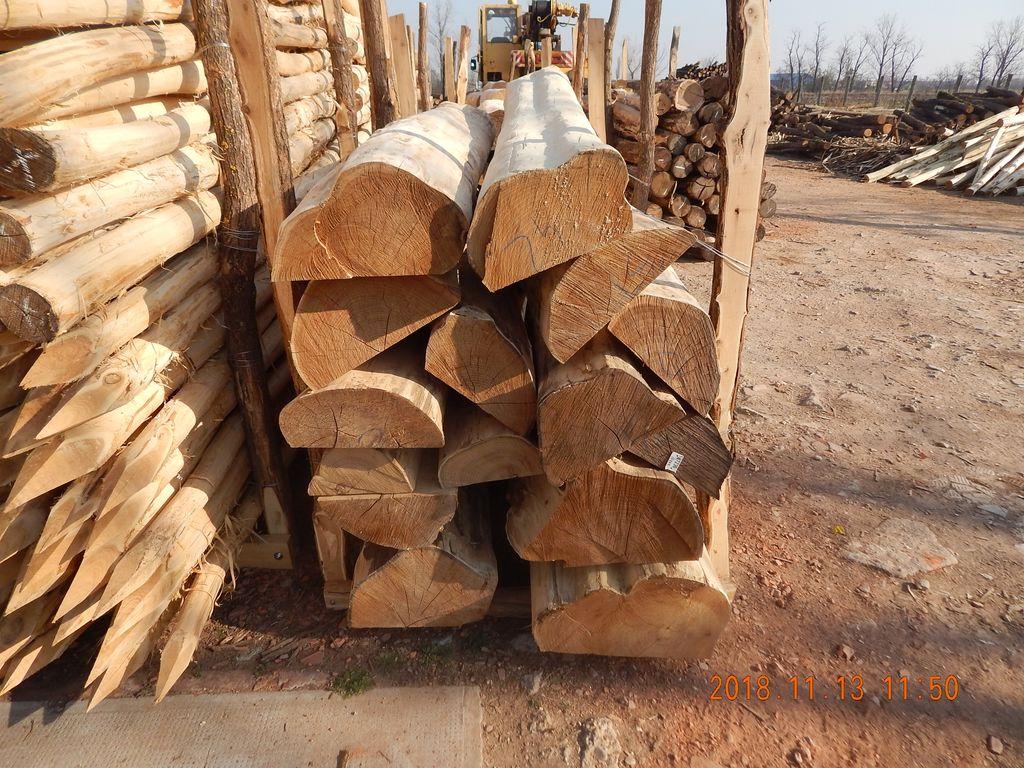 Rundhölzer aus Akazie (geschliffen, naturgewachsen) Rundhölzer aus Akazie (geschliffen, naturgewachsen)